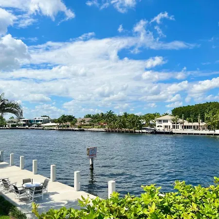Renovated Intercoastal 2Bdrm 1 Bath Condo Walk To Beach
